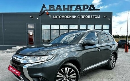 Mitsubishi Outlander III рестайлинг 3, 2019 год, 1 850 000 рублей, 2 фотография