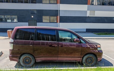 Toyota Voxy II, 2001 год, 800 000 рублей, 2 фотография