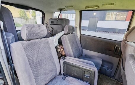 Toyota Voxy II, 2001 год, 800 000 рублей, 14 фотография