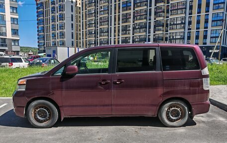 Toyota Voxy II, 2001 год, 800 000 рублей, 4 фотография