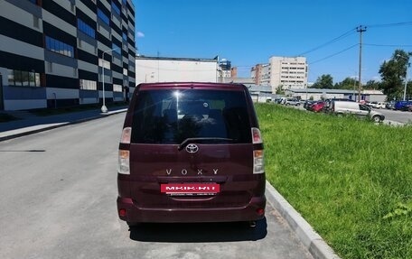 Toyota Voxy II, 2001 год, 800 000 рублей, 3 фотография