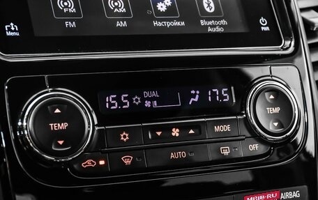 Mitsubishi Pajero Sport III рестайлинг, 2017 год, 2 667 000 рублей, 21 фотография