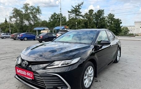 Toyota Camry, 2021 год, 3 300 000 рублей, 2 фотография