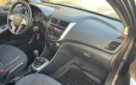 Hyundai Solaris II рестайлинг, 2015 год, 900 000 рублей, 10 фотография