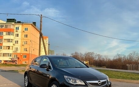 Opel Astra J, 2010 год, 760 000 рублей, 1 фотография