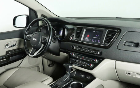 KIA Carnival III, 2018 год, 2 680 000 рублей, 22 фотография
