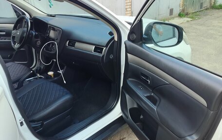 Mitsubishi Outlander III рестайлинг 3, 2015 год, 1 200 000 рублей, 7 фотография