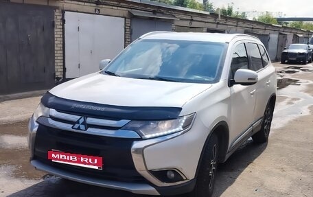 Mitsubishi Outlander III рестайлинг 3, 2015 год, 1 200 000 рублей, 3 фотография