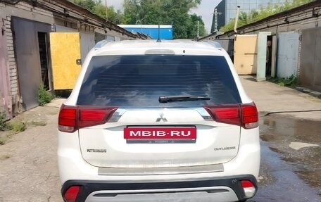 Mitsubishi Outlander III рестайлинг 3, 2015 год, 1 200 000 рублей, 2 фотография
