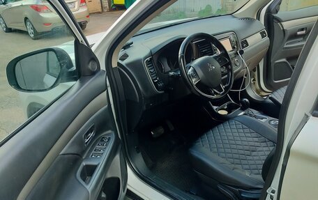 Mitsubishi Outlander III рестайлинг 3, 2015 год, 1 200 000 рублей, 9 фотография
