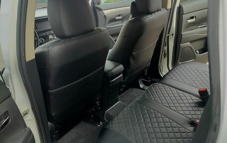 Mitsubishi Outlander III рестайлинг 3, 2015 год, 1 200 000 рублей, 10 фотография