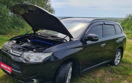 Mitsubishi Outlander III рестайлинг 3, 2013 год, 1 800 000 рублей, 5 фотография