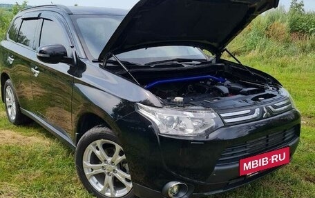 Mitsubishi Outlander III рестайлинг 3, 2013 год, 1 800 000 рублей, 4 фотография