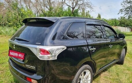 Mitsubishi Outlander III рестайлинг 3, 2013 год, 1 800 000 рублей, 2 фотография