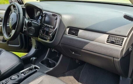 Mitsubishi Outlander III рестайлинг 3, 2013 год, 1 800 000 рублей, 7 фотография
