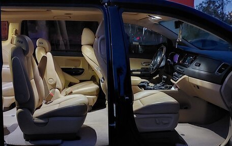 KIA Carnival III, 2019 год, 2 800 000 рублей, 7 фотография