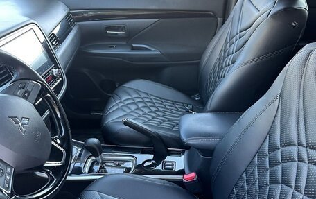 Mitsubishi Outlander III рестайлинг 3, 2022 год, 2 450 000 рублей, 9 фотография