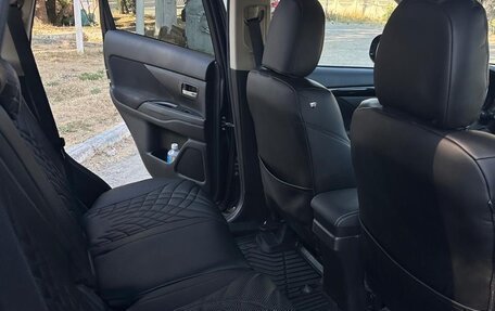 Mitsubishi Outlander III рестайлинг 3, 2022 год, 2 450 000 рублей, 13 фотография