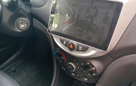 Hyundai Solaris II рестайлинг, 2011 год, 480 000 рублей, 15 фотография