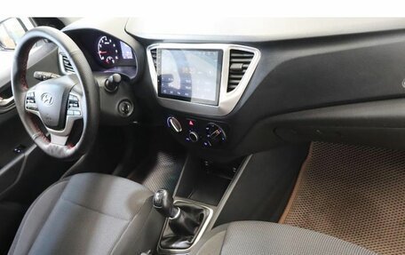 Hyundai Solaris II рестайлинг, 2017 год, 802 000 рублей, 5 фотография