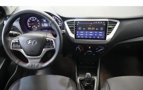 Hyundai Solaris II рестайлинг, 2017 год, 802 000 рублей, 9 фотография