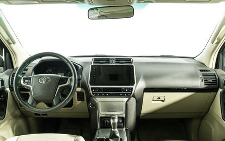 Toyota Land Cruiser Prado 150 рестайлинг 2, 2022 год, 7 200 000 рублей, 13 фотография