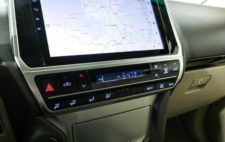 Toyota Land Cruiser Prado 150 рестайлинг 2, 2022 год, 7 200 000 рублей, 18 фотография