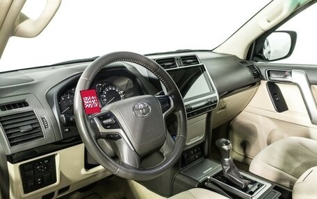 Toyota Land Cruiser Prado 150 рестайлинг 2, 2022 год, 7 200 000 рублей, 11 фотография