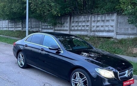Mercedes-Benz E-Класс, 2019 год, 3 950 000 рублей, 1 фотография
