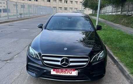 Mercedes-Benz E-Класс, 2019 год, 3 950 000 рублей, 5 фотография