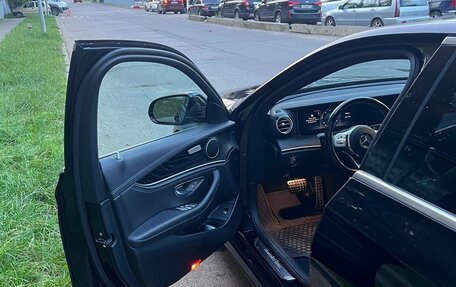 Mercedes-Benz E-Класс, 2019 год, 3 950 000 рублей, 10 фотография