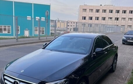 Mercedes-Benz E-Класс, 2019 год, 3 950 000 рублей, 6 фотография