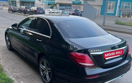 Mercedes-Benz E-Класс, 2019 год, 3 950 000 рублей, 4 фотография