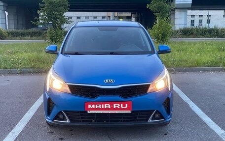 KIA Rio IV, 2020 год, 1 800 000 рублей, 2 фотография