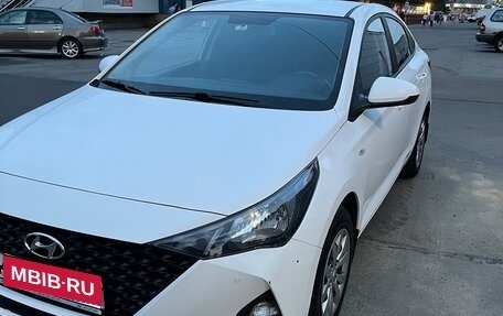 Hyundai Solaris II рестайлинг, 2021 год, 1 400 000 рублей, 1 фотография