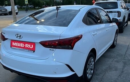 Hyundai Solaris II рестайлинг, 2021 год, 1 400 000 рублей, 4 фотография