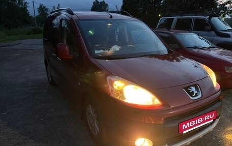 Peugeot Partner II рестайлинг 2, 2010 год, 670 000 рублей, 26 фотография