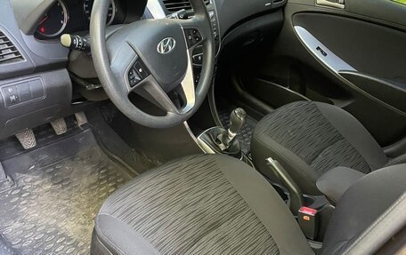 Hyundai Solaris II рестайлинг, 2015 год, 1 050 000 рублей, 5 фотография