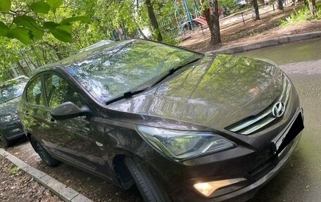 Hyundai Solaris II рестайлинг, 2015 год, 1 050 000 рублей, 2 фотография