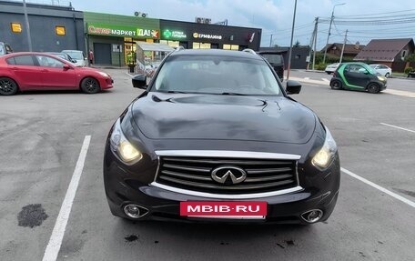 Infiniti QX70, 2015 год, 2 350 000 рублей, 10 фотография