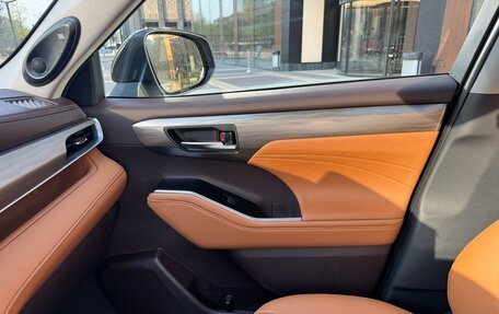Toyota Highlander, 2025 год, 4 689 000 рублей, 20 фотография