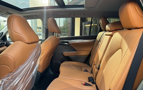 Toyota Highlander, 2025 год, 4 689 000 рублей, 30 фотография