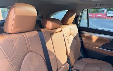 Toyota Highlander, 2025 год, 4 689 000 рублей, 29 фотография