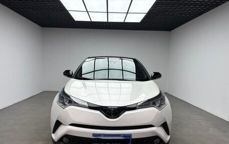 Toyota C-HR I рестайлинг, 2021 год, 1 880 000 рублей, 2 фотография