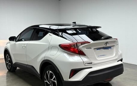 Toyota C-HR I рестайлинг, 2021 год, 1 880 000 рублей, 4 фотография