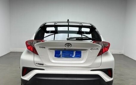 Toyota C-HR I рестайлинг, 2021 год, 1 880 000 рублей, 5 фотография