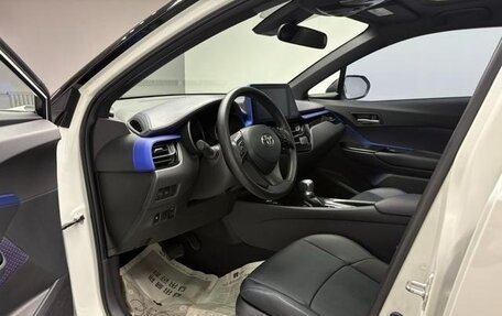 Toyota C-HR I рестайлинг, 2021 год, 1 880 000 рублей, 7 фотография