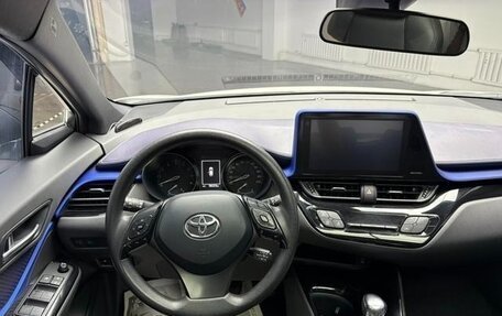 Toyota C-HR I рестайлинг, 2021 год, 1 880 000 рублей, 9 фотография