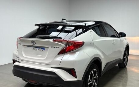 Toyota C-HR I рестайлинг, 2021 год, 1 880 000 рублей, 6 фотография