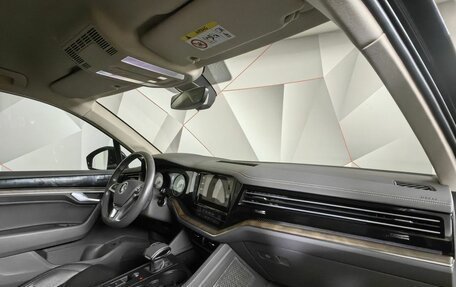 Volkswagen Touareg III, 2018 год, 4 700 000 рублей, 10 фотография